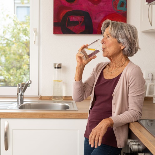 Jak zabránit dehydrataci u starších osob
